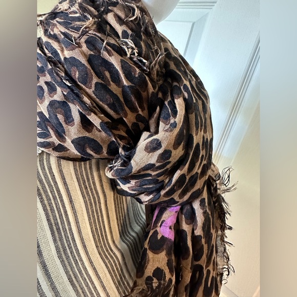100% Authentic LOUIS VUITTON Leopard Print Cashmere Silk Scarf Wrap - Picture 15 of 15